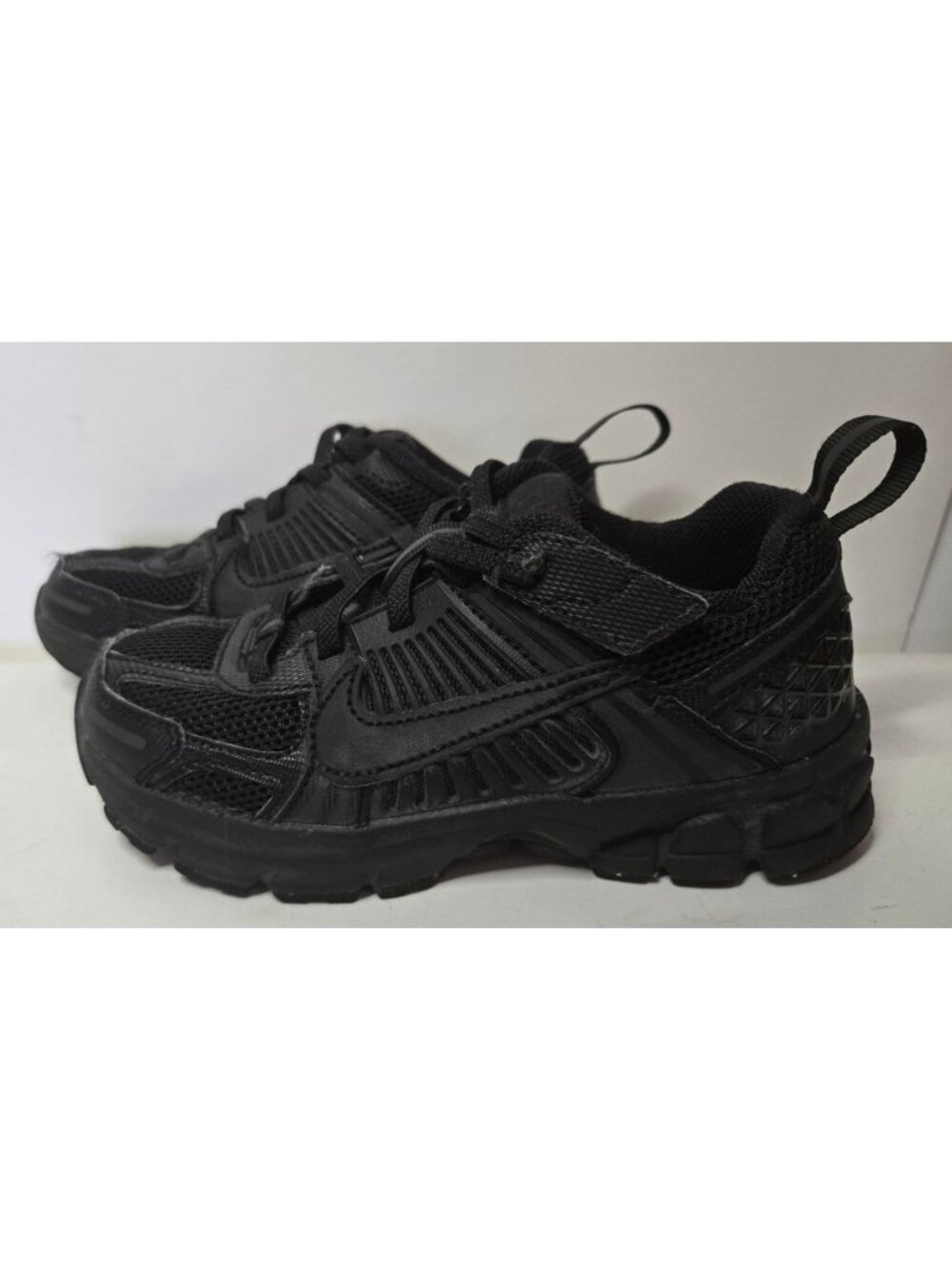 Nike Youth Size 12 Vomero 5 Athletic Sneaker School Uniform Black On Black